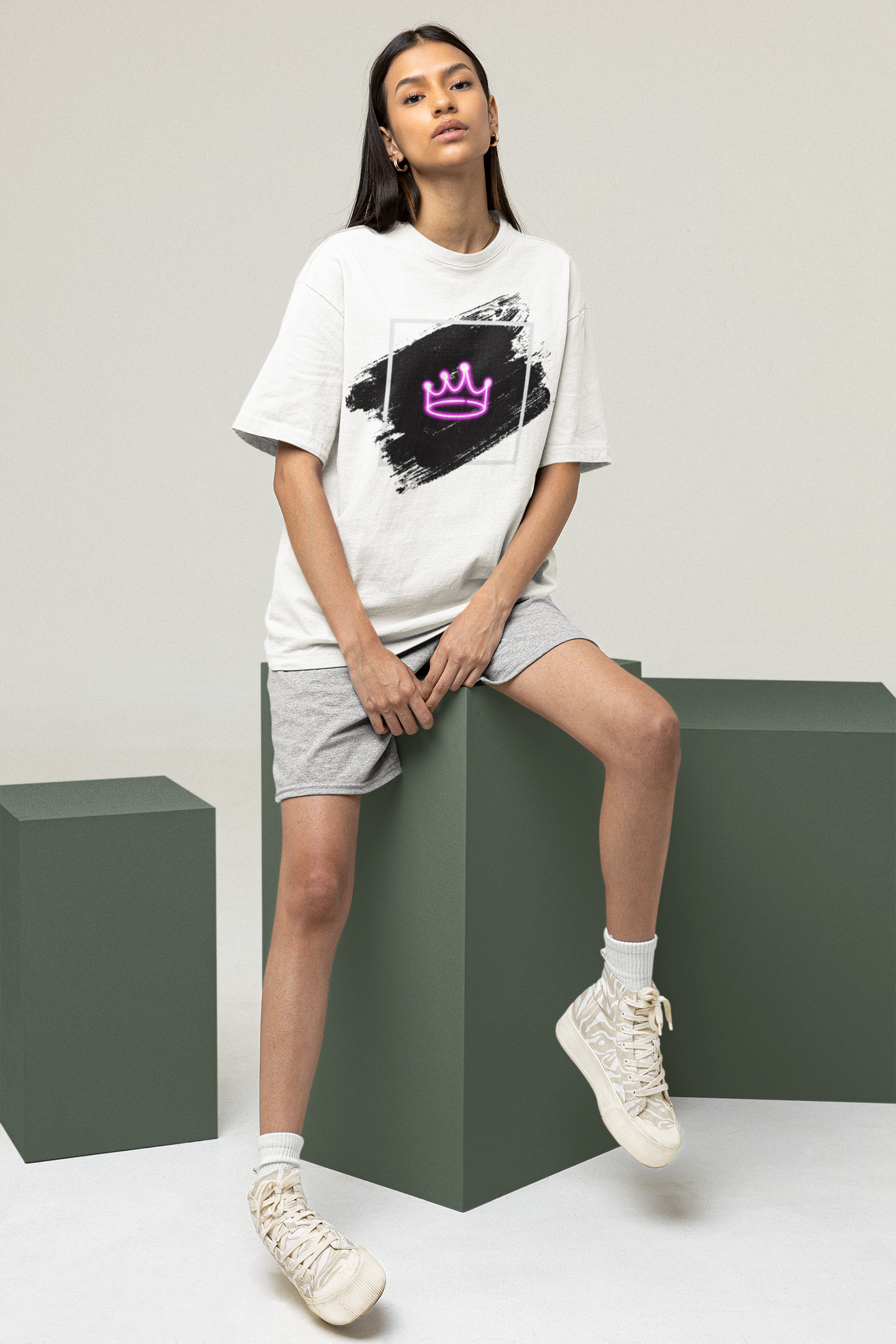 Oversized Unisex Premium T-Shirt "Queen"